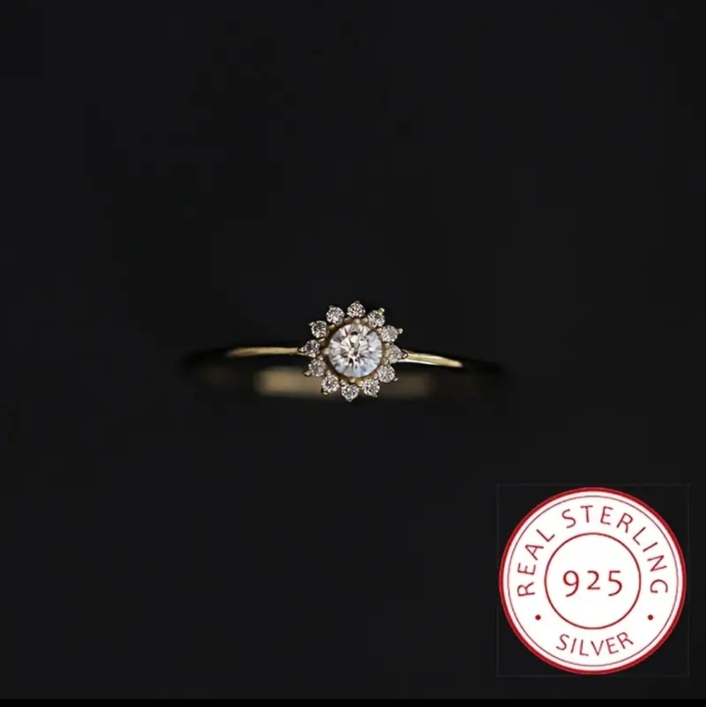 Luxurious and Delicate Flower 925 Sterling Silver Ring for Her. - Picture 8 of 8